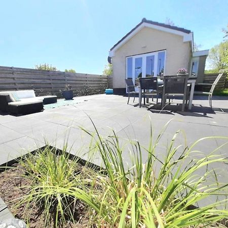 Huisje Britt Met Grote Tuin En Veel Privacy Dirkshorn Exteriör bild