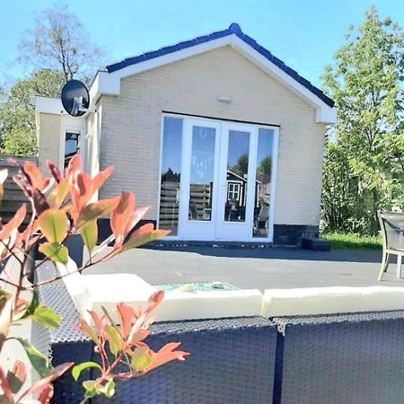 Huisje Britt Met Grote Tuin En Veel Privacy Dirkshorn Exteriör bild