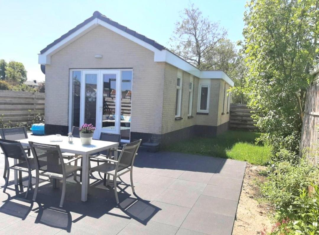 Huisje Britt Met Grote Tuin En Veel Privacy Dirkshorn Exteriör bild