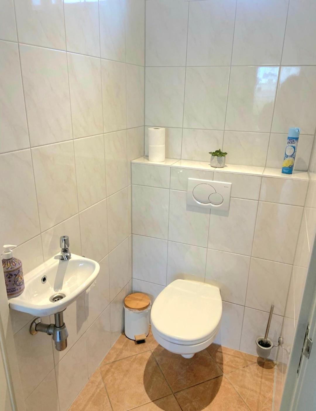 Huisje Britt Met Grote Tuin En Veel Privacy Dirkshorn Exteriör bild